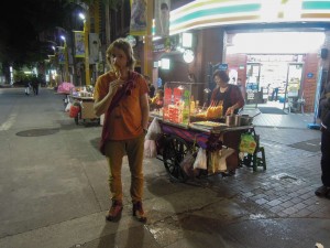 V noci po příletu do Taipei na nás přišel hlad a tak jsme vyrazili ulovit něco k snědku - jak jinak než na ulici